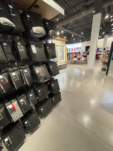 Sportswear Store «lululemon», reviews and photos, 2223 N Westshore Blvd #264, Tampa, FL 33607, USA