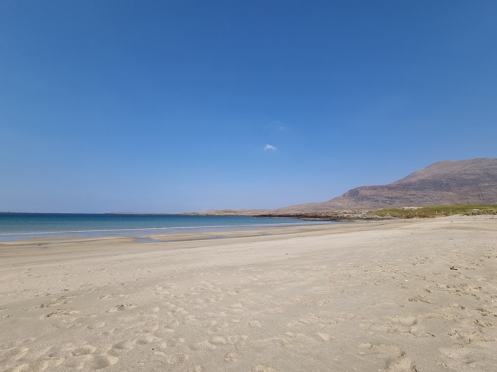 Foto av Glassiluan Beach med turkos rent vatten yta