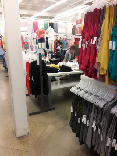 Clothing Store «Old Navy», reviews and photos, 1232 3rd Street Promenade, Santa Monica, CA 90401, USA