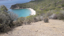 Anse La Roche Bay beach'in fotoğrafı dağlarla çevrili