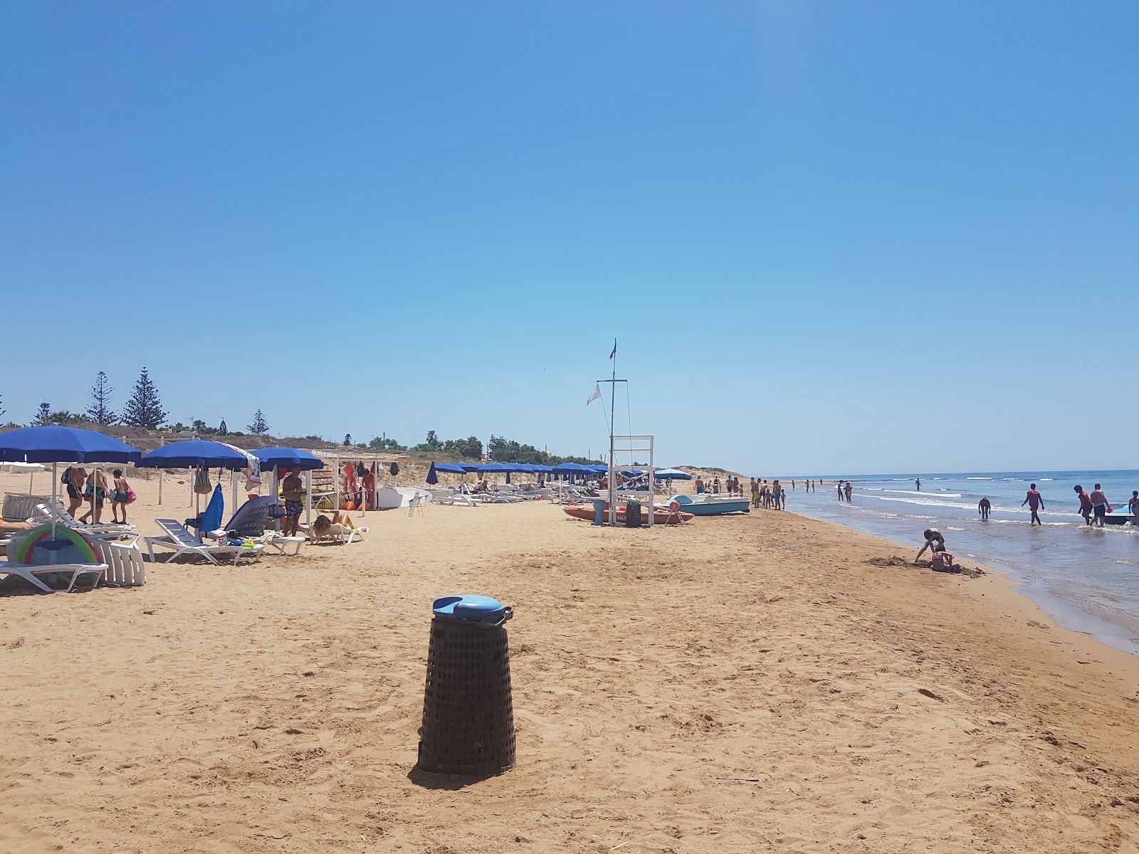 Photo of Kartibubbo beach and the settlement