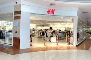 H&M image