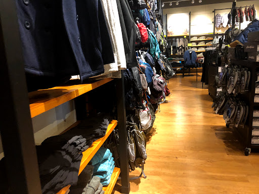 Clothing Store «Eddie Bauer Outlet», reviews and photos, 18501 Outlet Blvd #300, Chesterfield, MO 63005, USA