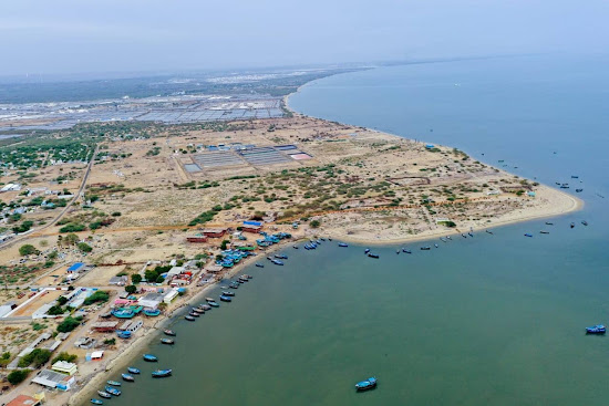 Tharuvai Kulam Beach