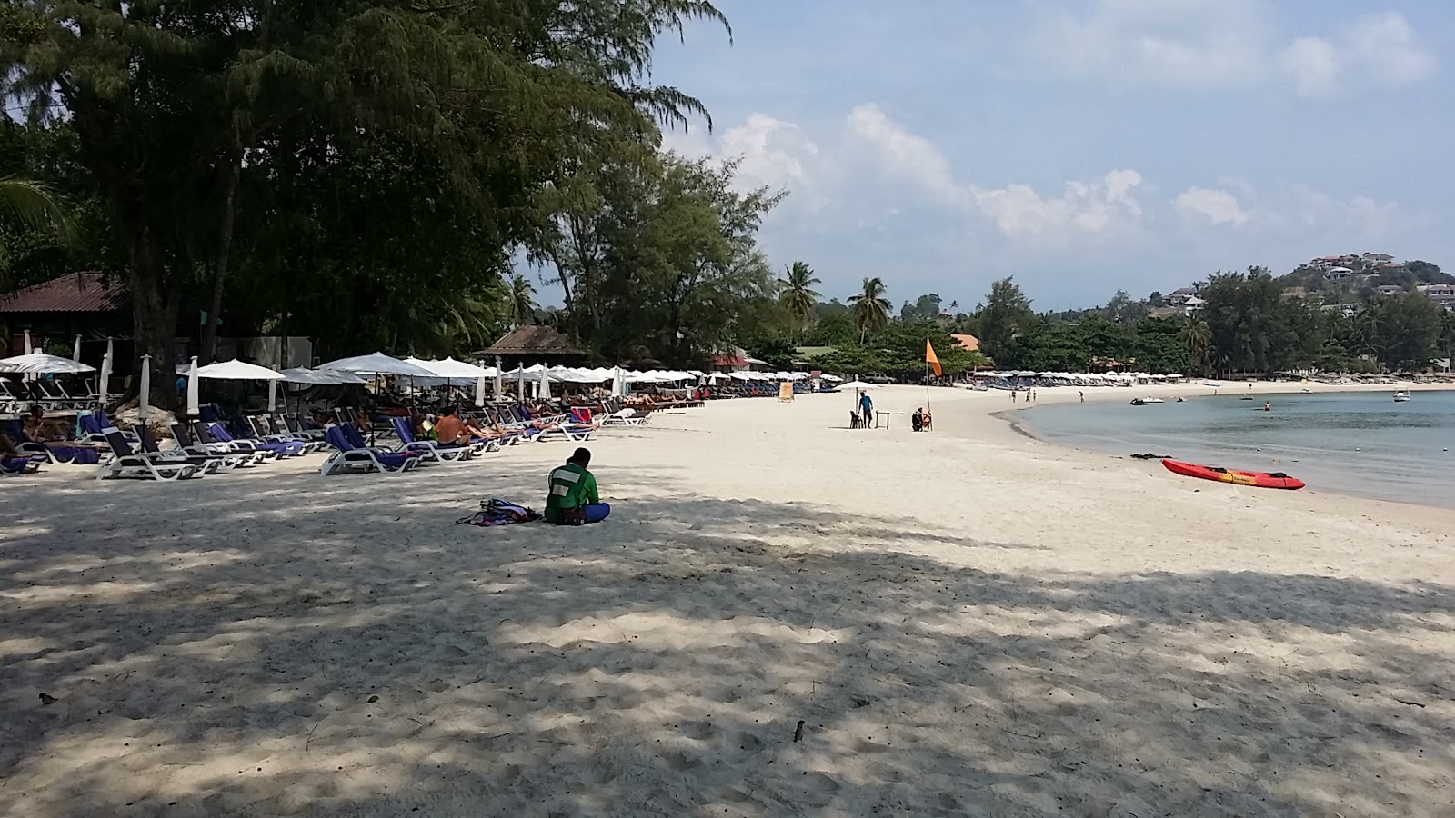 Foto von Choeng Mon Strand und die siedlung