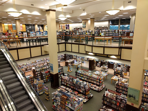Book Store «Barnes & Noble», reviews and photos, 47 E Chicago Ave, Naperville, IL 60540, USA