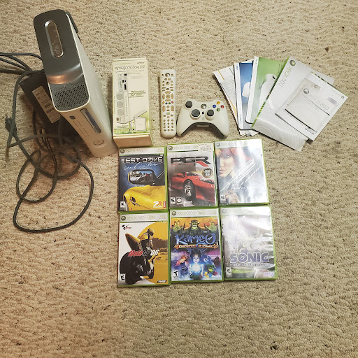 Pawn Shop «Woodstock Jewelry & Pawn», reviews and photos, 121 E Calhoun St, Woodstock, IL 60098, USA