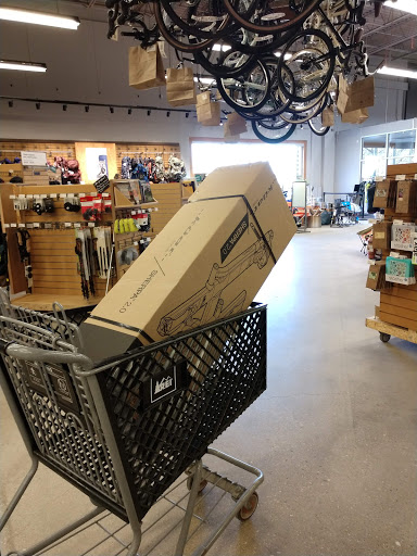 Camping Store «REI», reviews and photos, 17W160 W 22nd St, Oakbrook Terrace, IL 60181, USA
