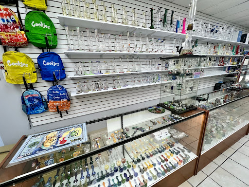 Tobacco Shop «Smoke Tokz Head Shop KC», reviews and photos, 1263 W 103rd St, Kansas City, MO 64114, USA