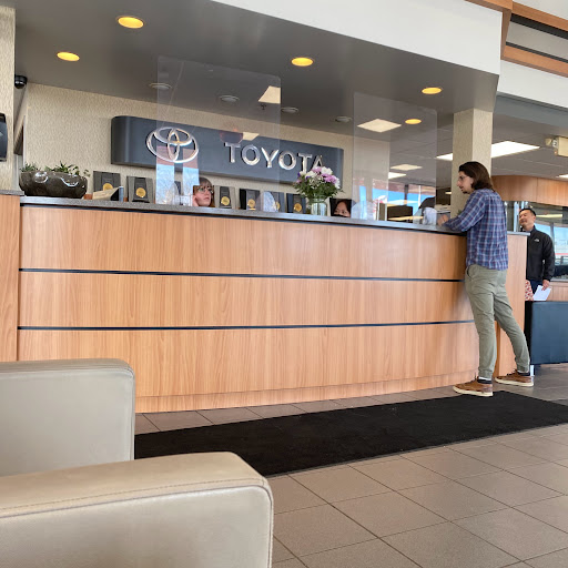 Toyota Dealer «Maplewood Toyota», reviews and photos, 2873 Maplewood Dr, Maplewood, MN 55109, USA