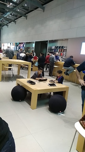 Computer Store «Apple Highland Village», reviews and photos, 4012 Westheimer Rd, Houston, TX 77027, USA