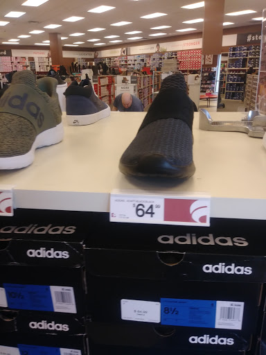 Shoe Store «Famous Footwear», reviews and photos, 1140 Harter Pkwy, Yuba City, CA 95993, USA