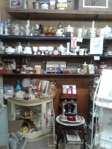 Antique Store «Waldo Antiques & Furniture», reviews and photos, 226 W 75th St, Kansas City, MO 64114, USA