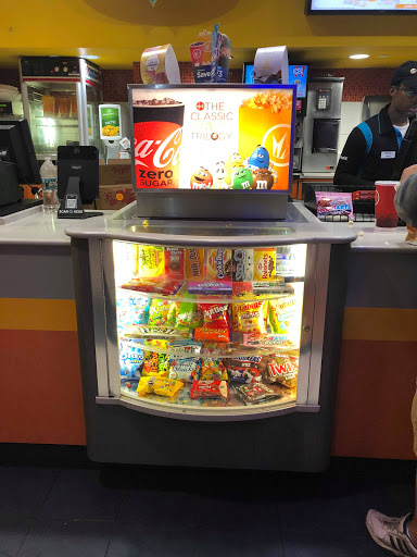 Movie Theater «UA Kaufman Astoria Cinemas 14 & RPX», reviews and photos, 35-30 38th St, Astoria, NY 11101, USA