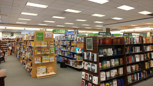 Book Store «Barnes & Noble Booksellers Mansell Crossings SC», reviews and photos, 7660 North Point Pkwy, Alpharetta, GA 30022, USA