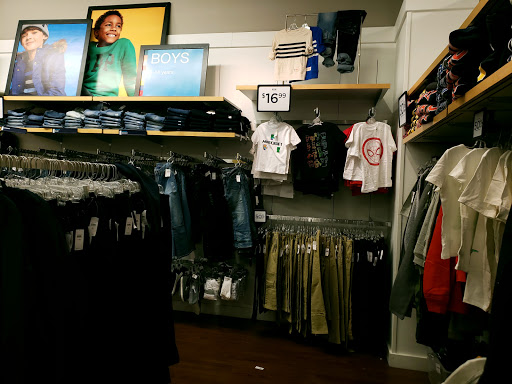 Clothing Store «Gap Outlet», reviews and photos, 264 W 125th St, New York, NY 10027, USA