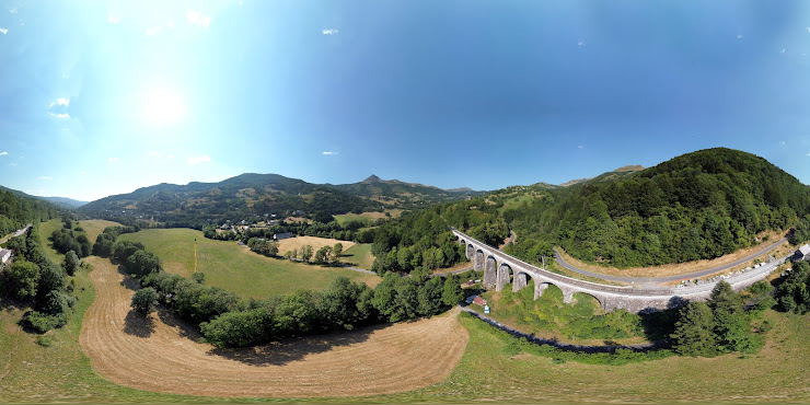 Street View et 360° Location d'appartement de vacances Location de vacances Cantal Auvergne avec piscine, La Grange du Devezou, gîte, appartements meublés, ski Le Lioran. 15800 Saint-Jacques-des-Blats