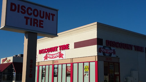 Tire Shop «Discount Tire Store - Springfield, MO», reviews and photos, 3670 S Glenstone Ave, Springfield, MO 65804, USA