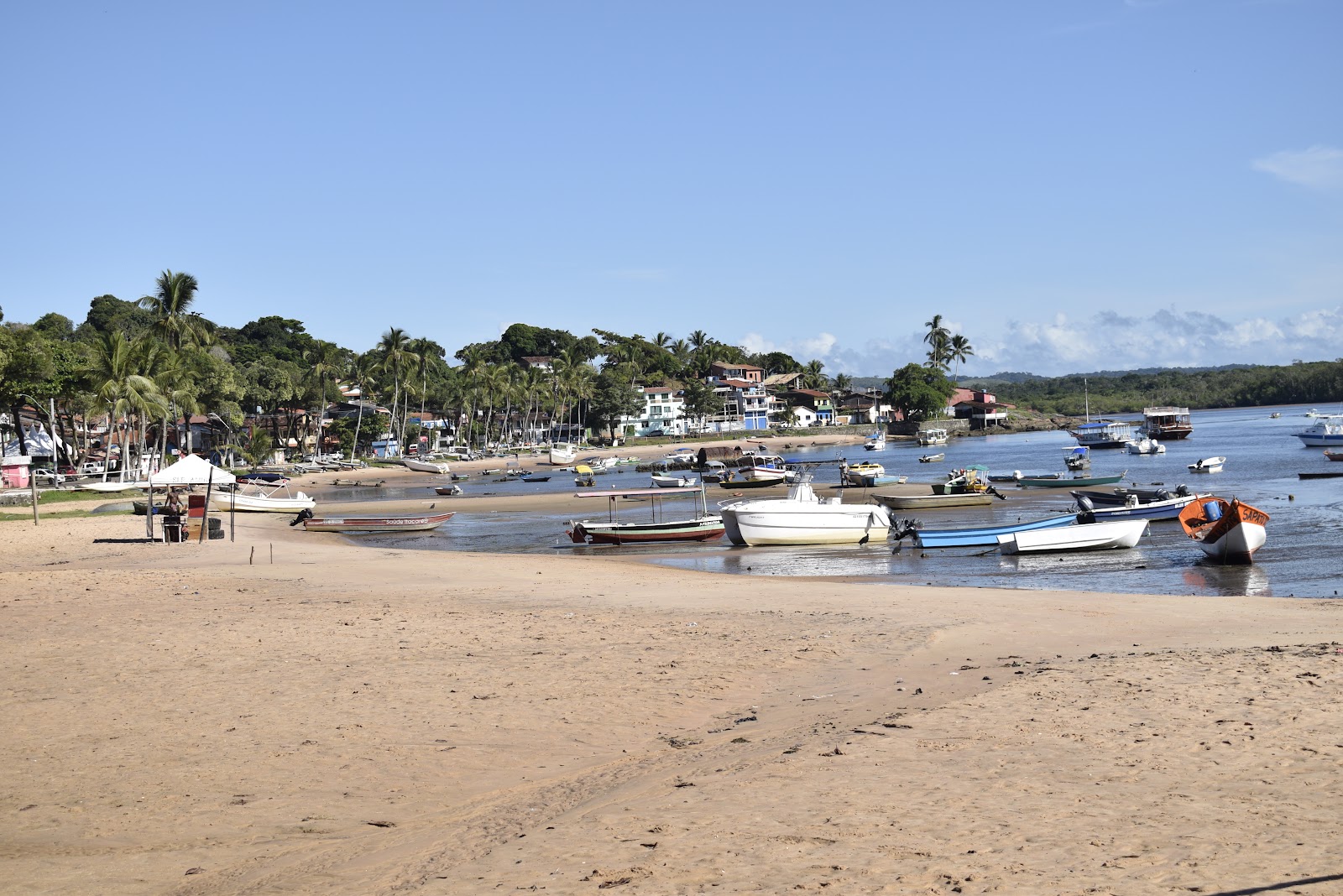 Φωτογραφία του Praia da Coroa με τυρκουάζ νερό επιφάνεια