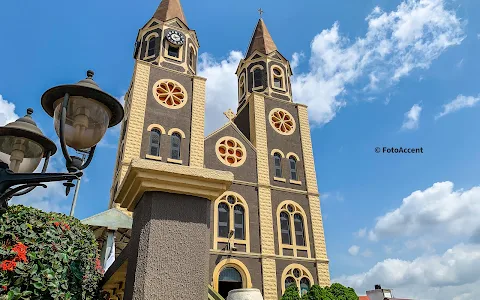 Saint Peter's Cathedral Basilica image