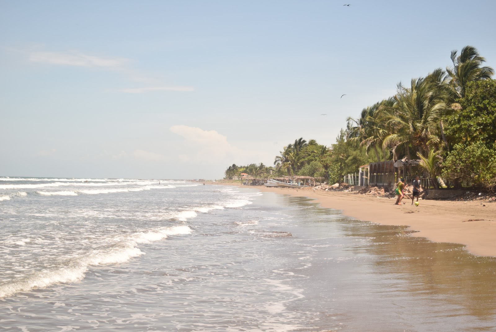 Φωτογραφία του Playa Mata de Uva με γκρίζα άμμος επιφάνεια