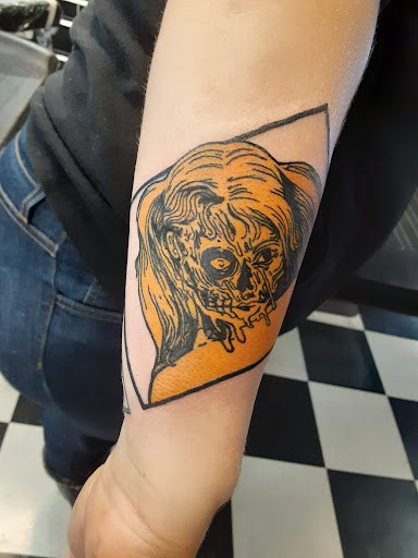 Tattoo Shop «Art In Motion Inc Tattooing», reviews and photos, 415 S Broadway St, Medina, OH 44256, USA