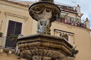 Fontana di Piazza Duomo image