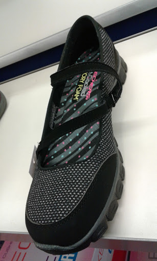 Shoe Store «SKECHERS Factory Outlet», reviews and photos, 163-11 Jamaica Ave, Jamaica, NY 11432, USA