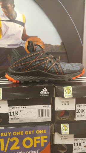 Shoe Store «Shoe Carnival», reviews and photos, 3408 S Glenstone Ave, Springfield, MO 65804, USA