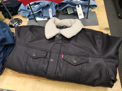 Stores to buy women's quilted vests Calgary