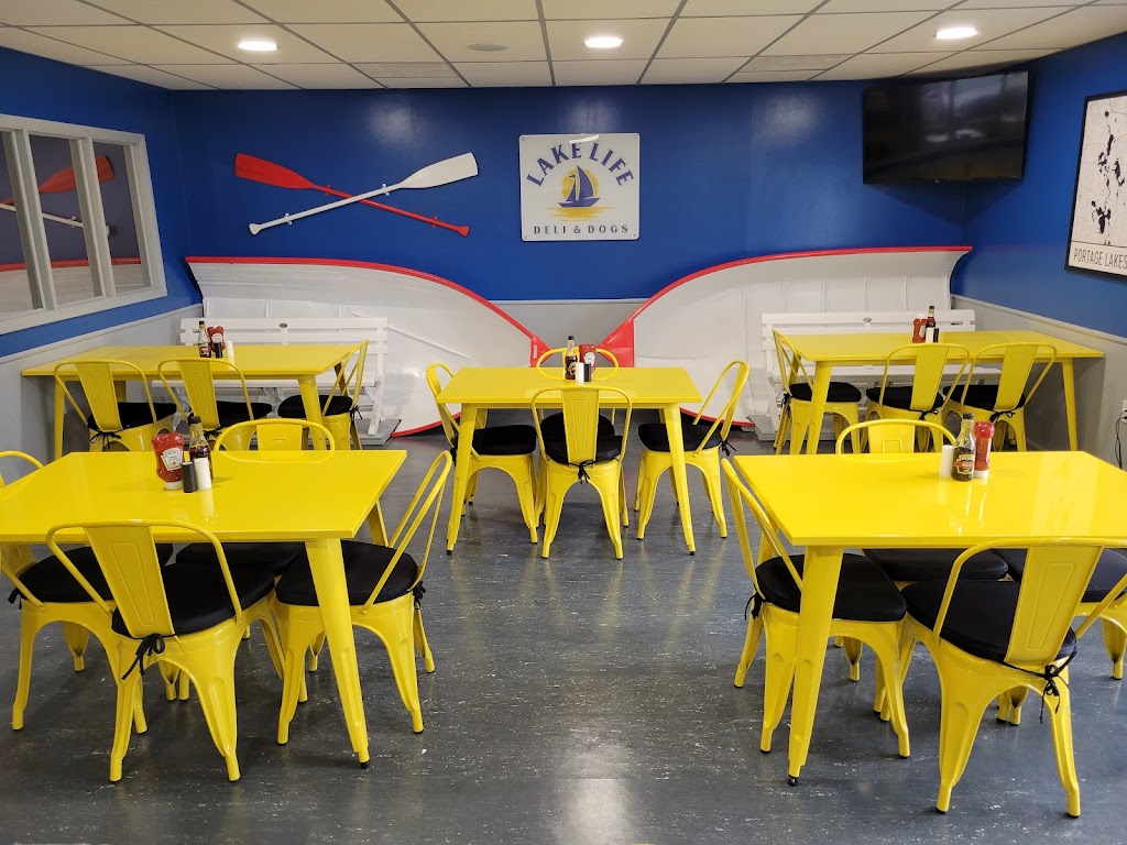 Lake Life Deli & Dogs 44319
