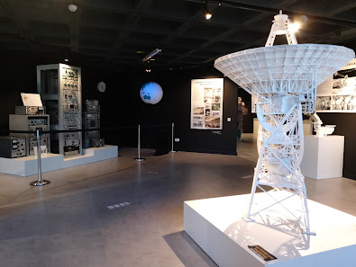 Museo Lunar rampa de acceso) y, C/Apolo 11, C. de los Caños, 2, 28214 Fresnedillas de la Oliva, Madrid, España