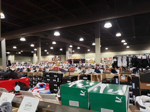 Shoe Store «DSW Designer Shoe Warehouse», reviews and photos, 202 Orland Park Pl, Orland Park, IL 60462, USA