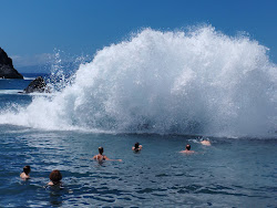 Photo de Piscina Natural Acantilado de Los Gigantes avec rivage droit, court
