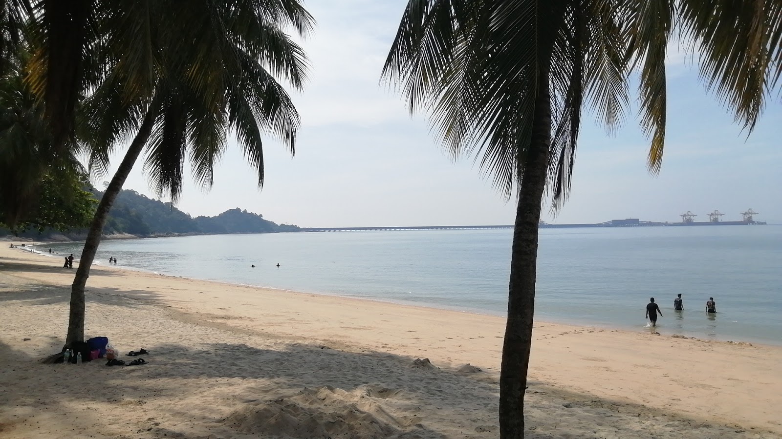 Fotografija Teluk Batik Beach priljubljeno mesto med poznavalci sprostitve