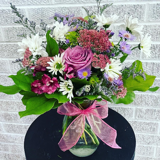 Florist «Lundstrom Florist», reviews and photos, 1709 E 3rd St, Sterling, IL 61081, USA