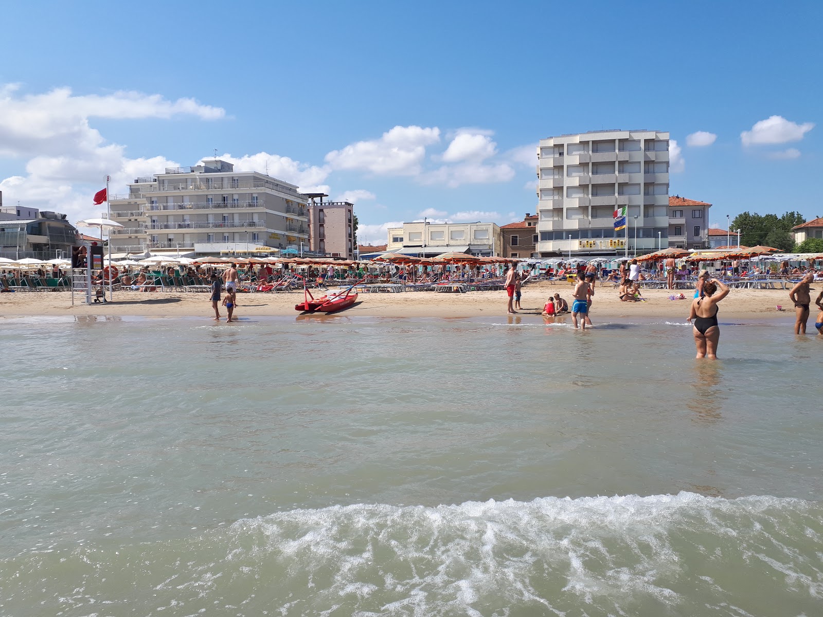 Pesaro beach'in fotoğrafı ve yerleşim