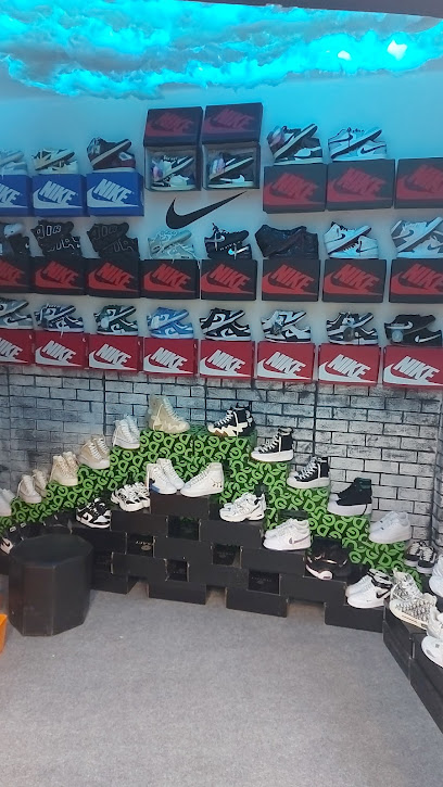 Box Sneakers