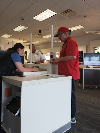 Cell Phone Store «Verizon», reviews and photos, 70 Worcester-Providence Turnpike, Millbury, MA 01527, USA