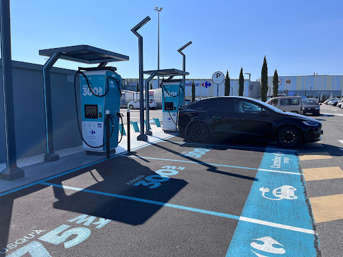 Borne de recharge de véhicules électriques Allego Station de recharge Limoges