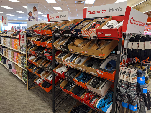 Shoe Store «Famous Footwear», reviews and photos, 1917 Wentzville Pkwy, Wentzville, MO 63385, USA