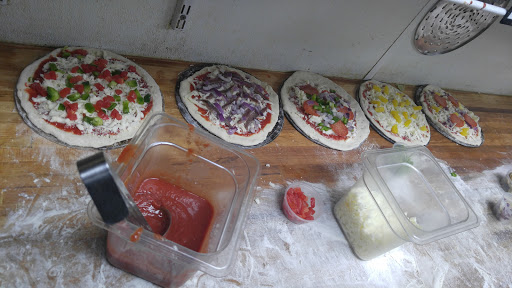 Italian Restaurant «The Garlic Knot», reviews and photos, 5073 N Dixie Hwy, Oakland Park, FL 33334, USA