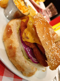 Hamburger du Restaurant de hamburgers Schwartz's Deli à Paris - n°15