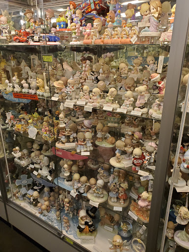 Gift Shop «Shady Maple Gift Shop», reviews and photos, 129 Toddy Dr, East Earl, PA 17519, USA