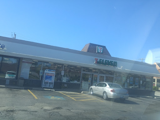 Convenience Store «7-Eleven», reviews and photos, 326 W Liberty Dr, Wheaton, IL 60187, USA
