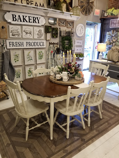 Antique Store «A Corner Cottage», reviews and photos, 895 Conner St, Noblesville, IN 46060, USA