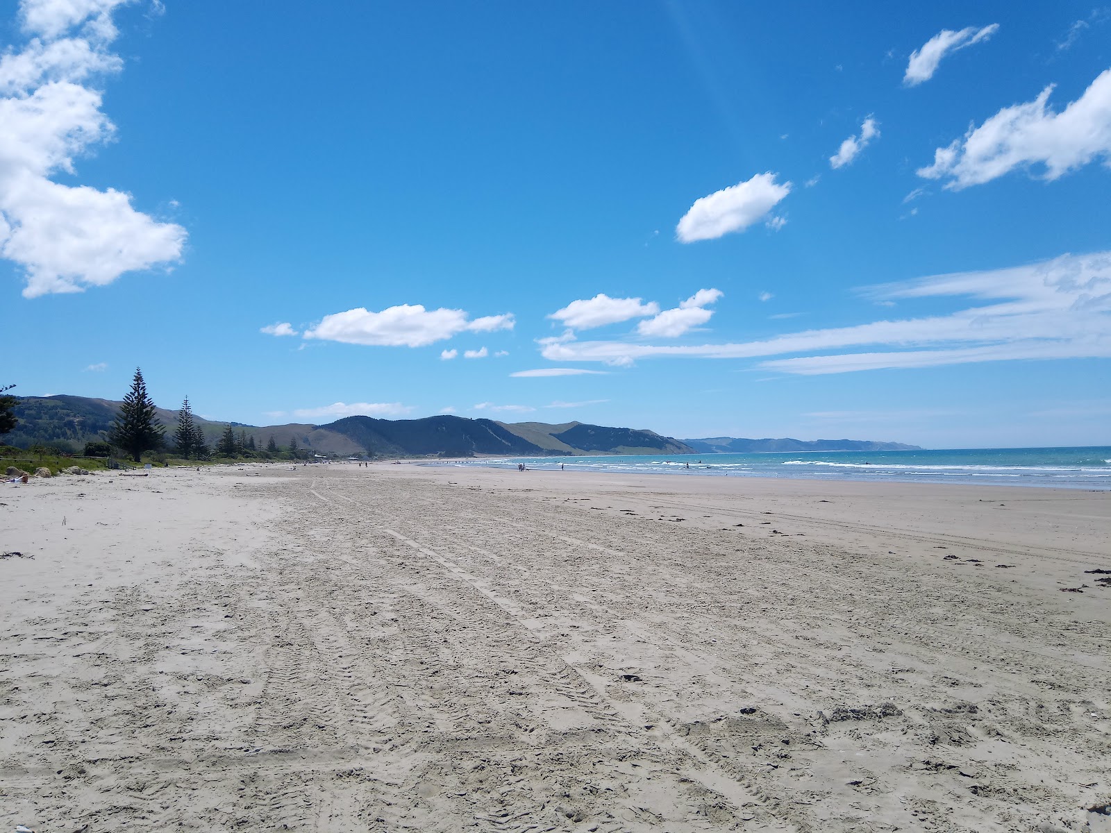 Foto de Waimarama Beach com areia bege superfície