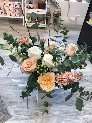 Florist «Lake O. Floral», reviews and photos, 397 N State St, Lake Oswego, OR 97034, USA