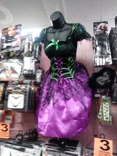 Gift Shop «Aahs The Ultimate Gift Store», reviews and photos, 3223 Wilshire Blvd, Santa Monica, CA 90403, USA