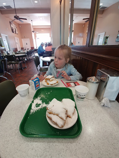 Coffee Shop «Cafe Du Monde», reviews and photos, 1814 North Causeway Approach #1, Mandeville, LA 70448, USA